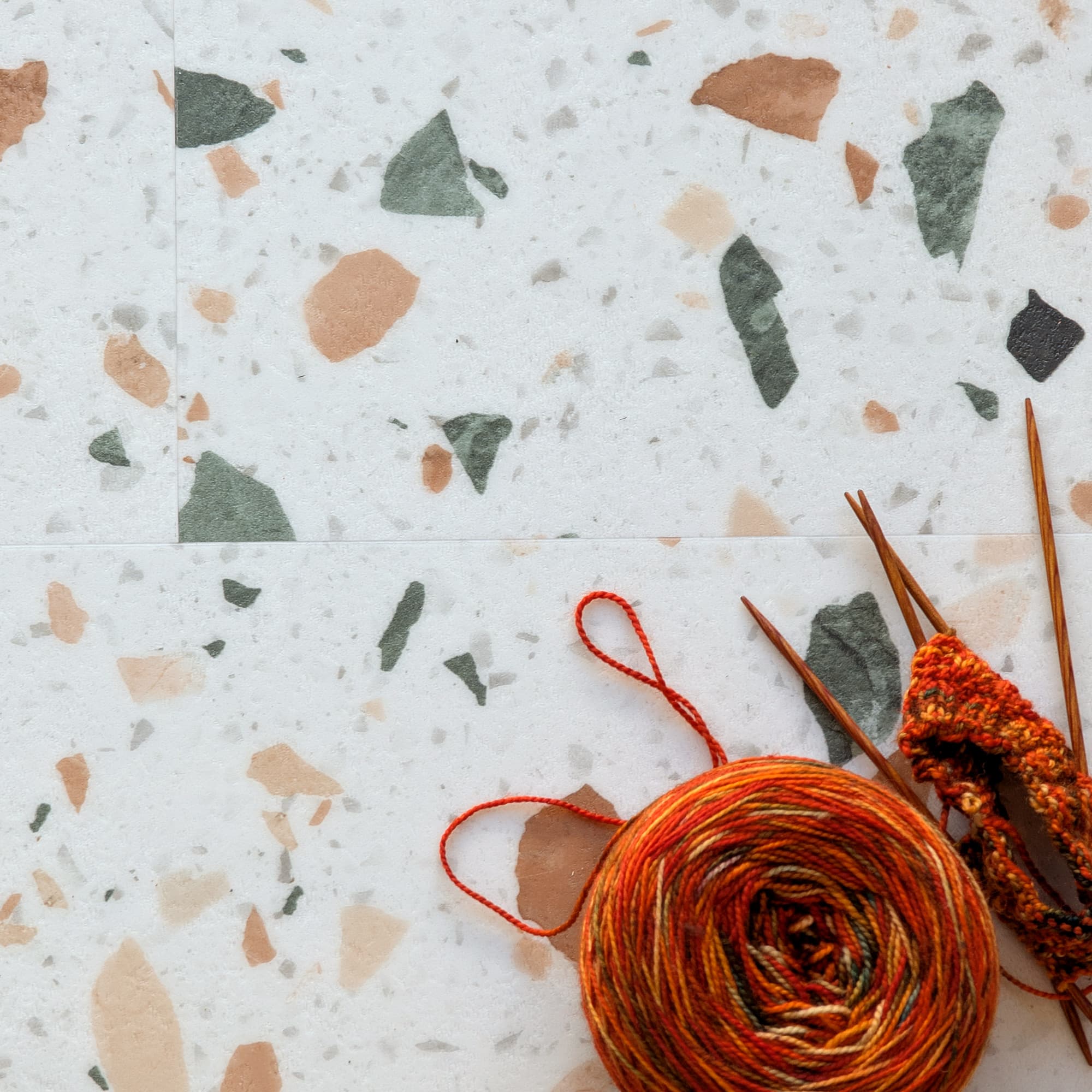 ルチアページ Terrazzo Vinyl Flooring Tiles | Ultima Sweet Peach by Allure